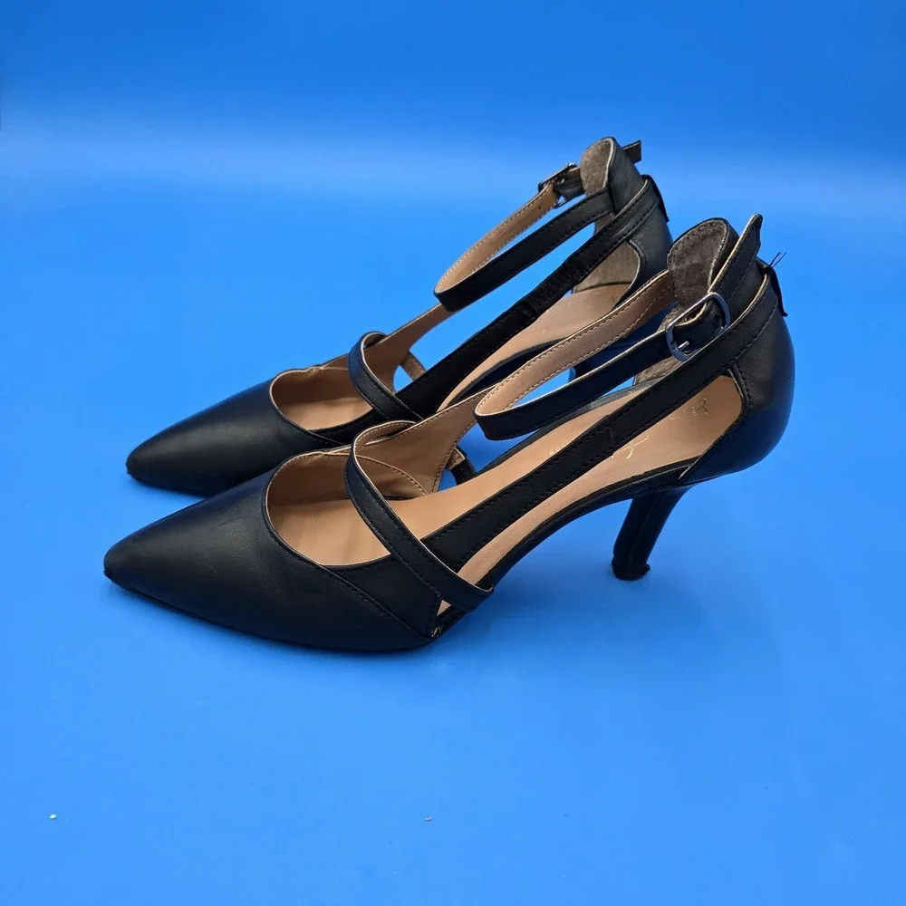 Journee Collection Women's Vallerie Black Leather Pumps Sz 10 Retail $100‎